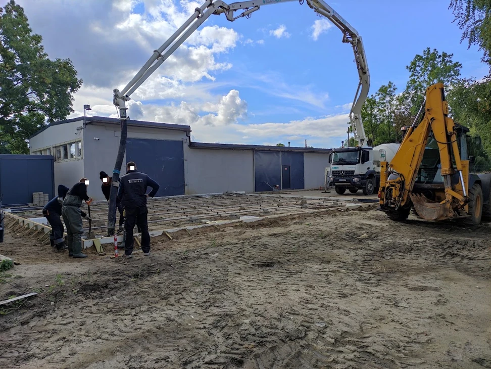 Betonowanie na placu budowy